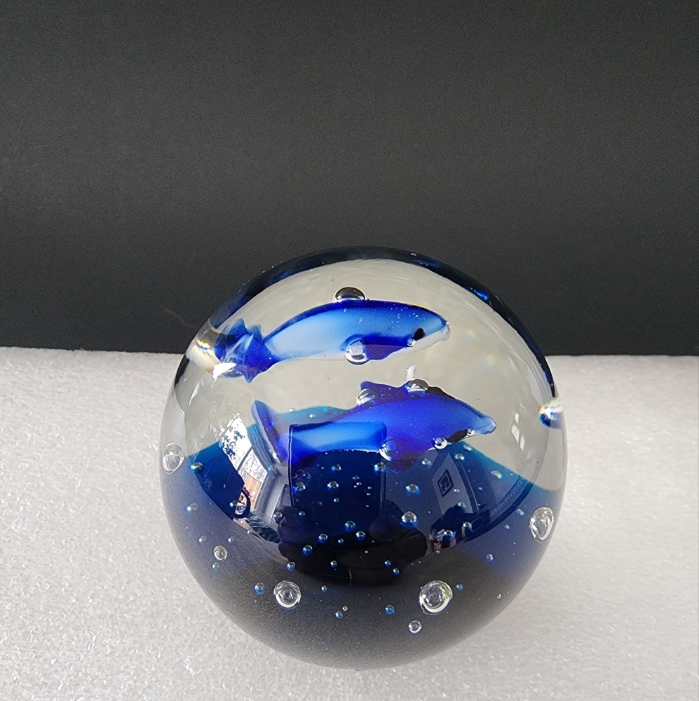 Paperweight Clear Art Glass Ball Controlled Bubbles Blue Dolphins Ocean 2.5 in